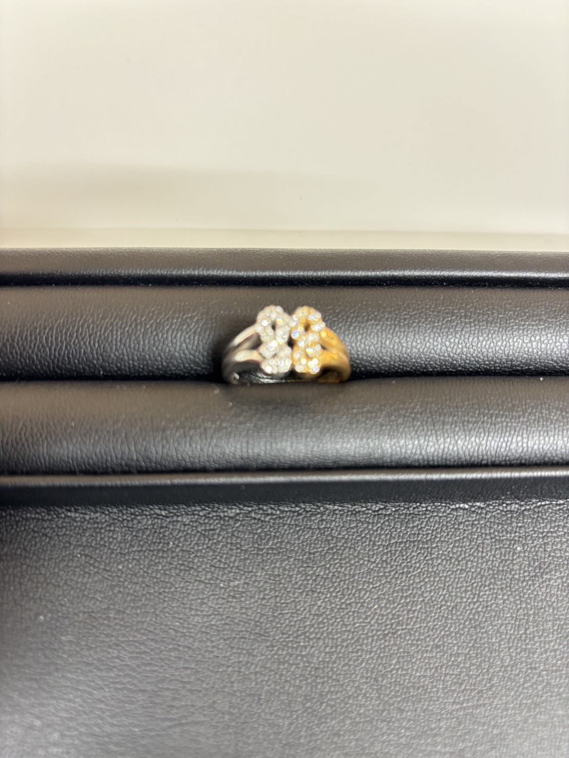 銀座屋 山科駅前店】K18とPt900が織りなす気品ある輝き。コンビ素材の