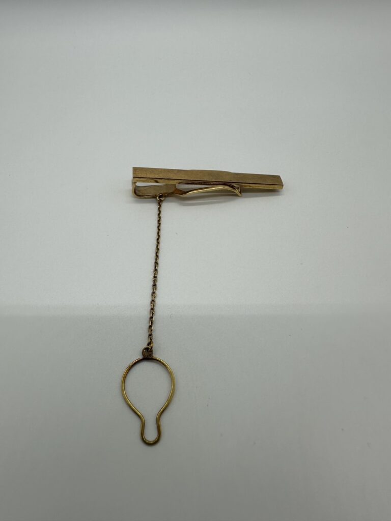 銀座屋 山科駅前店】価値を身に纏う。K18ゴールドのネクタイピンをお